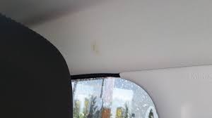 Vlekken in plafon auto reinigen